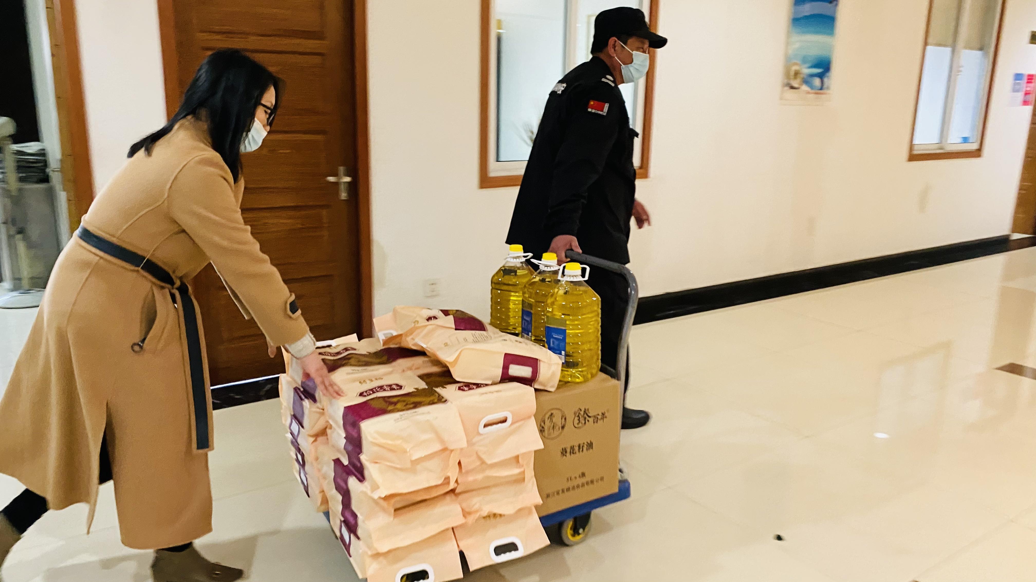 心系員工，溫暖新春！ 錢江商城為全體員工發(fā)放春節(jié)福利