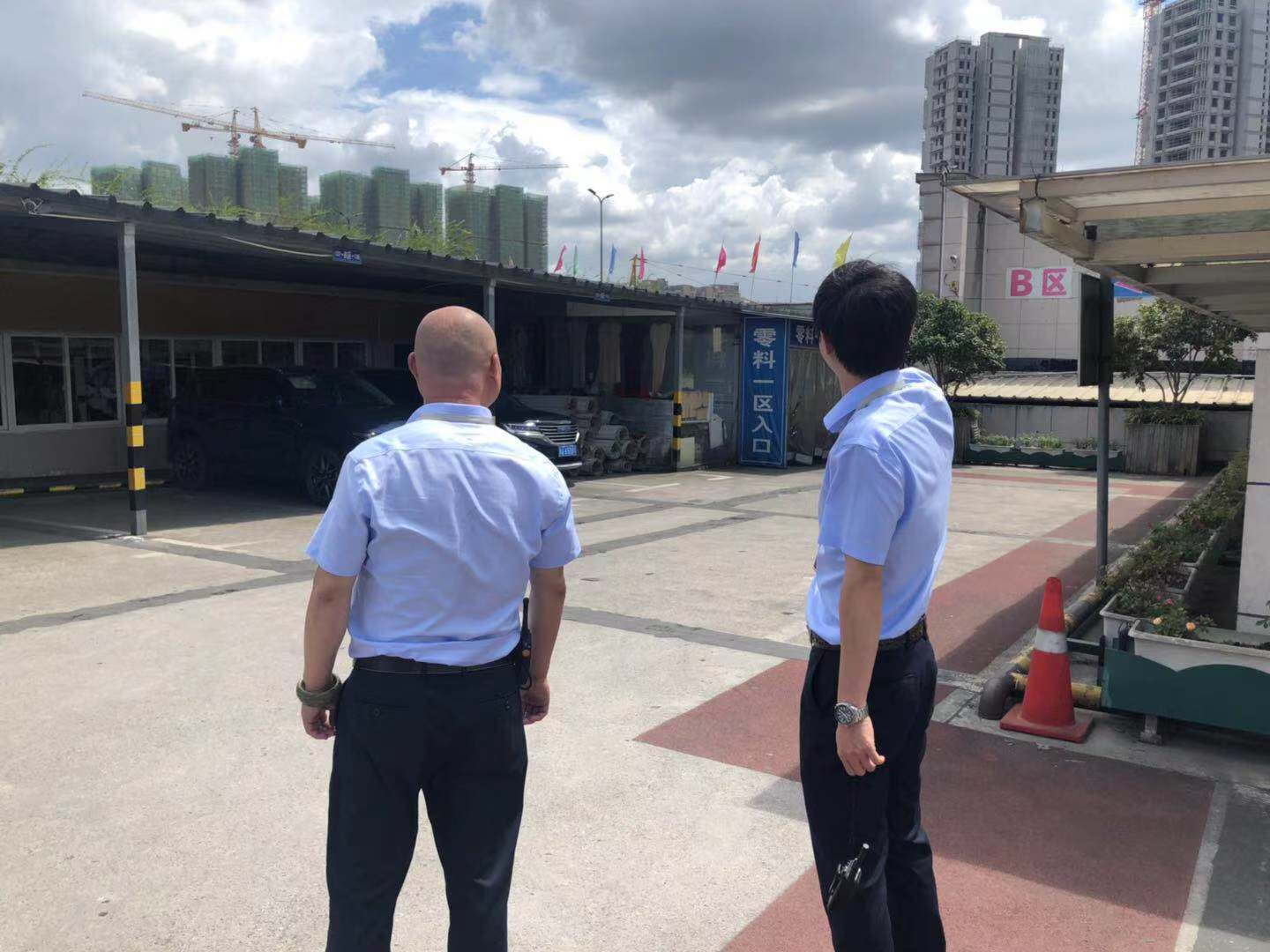 錢江商城全力以赴 做好臺風(fēng)“煙花”防御工作