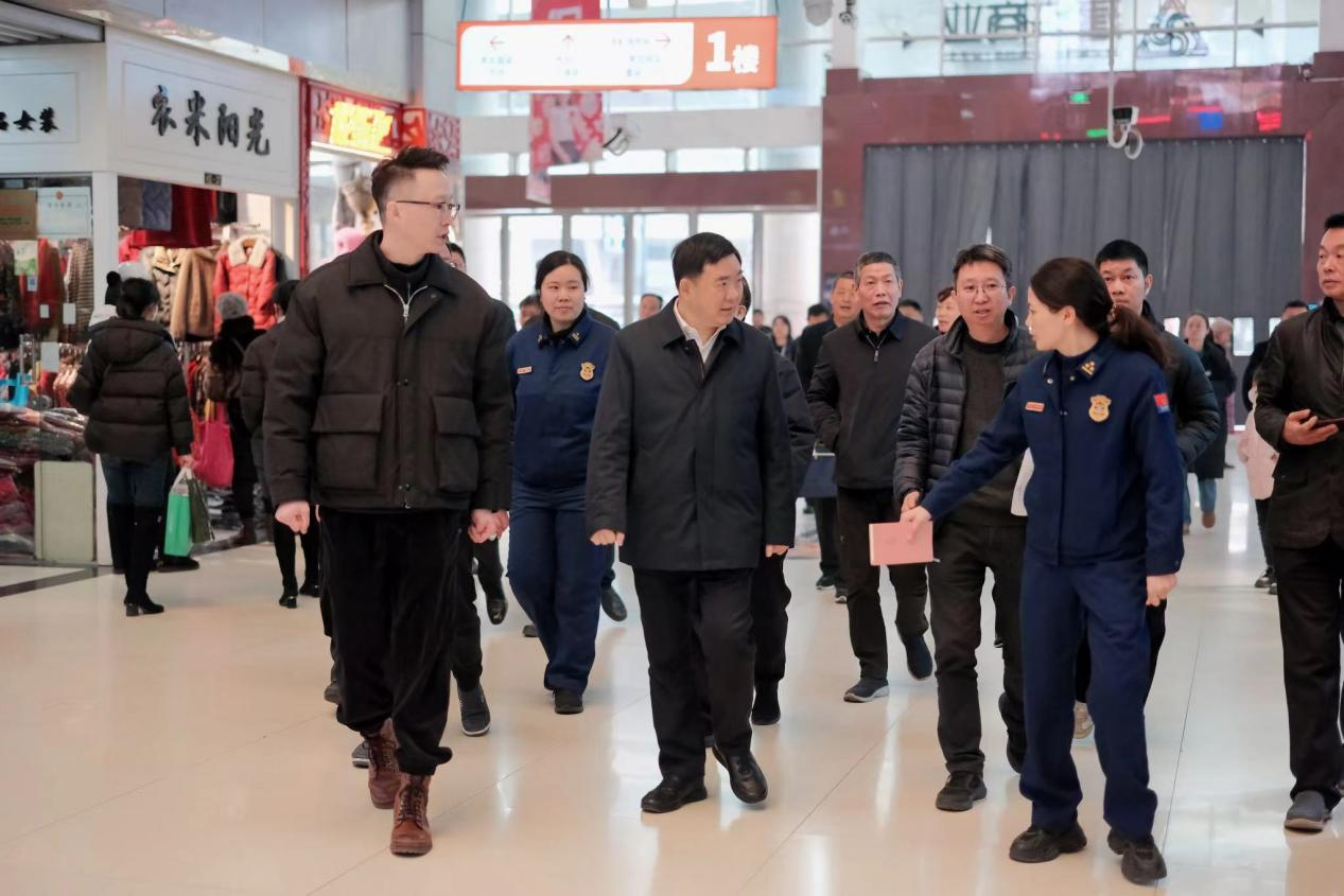 省、市、區(qū)領(lǐng)導(dǎo)蒞臨錢江商城指導(dǎo)安全生產(chǎn)工作